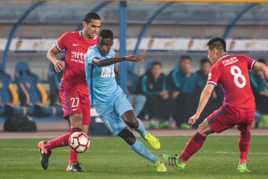 苏宁客场不敌国安,遭遇联赛两连败,表现亮眼 苏宁客场不敌国安,遭遇联赛两连败,表现亮眼