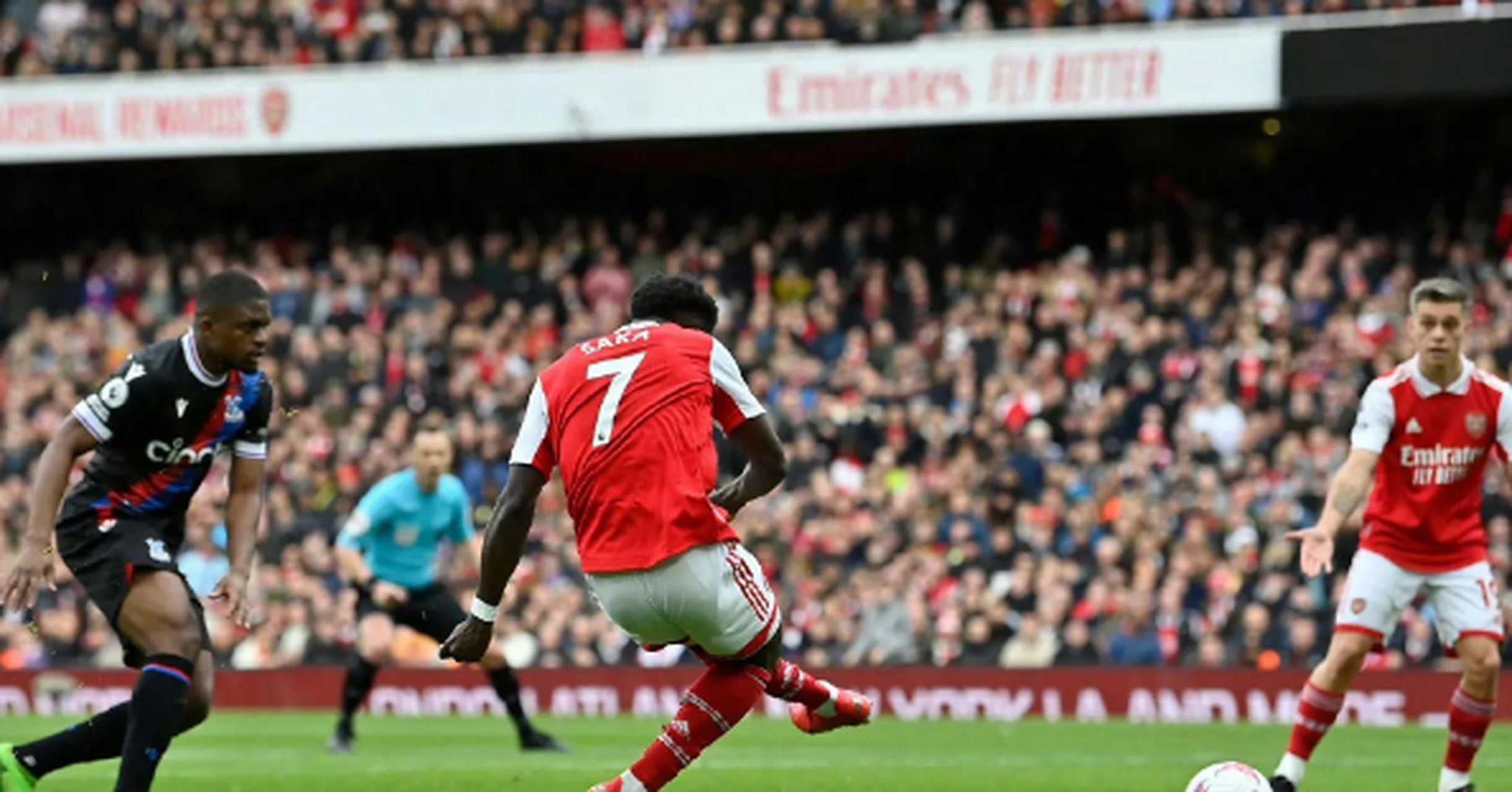 包含阿森纳客场不敌水晶宫，遭遇失利，振奋人心的词条