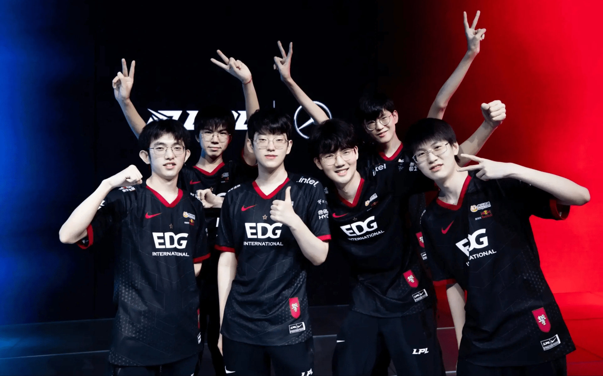 DK横扫EDG,BDD团战一打五峡谷大战小组赛,留下经典瞬间 DK横扫EDG,BDD团战一打五峡谷大战小组赛,留下经典瞬间