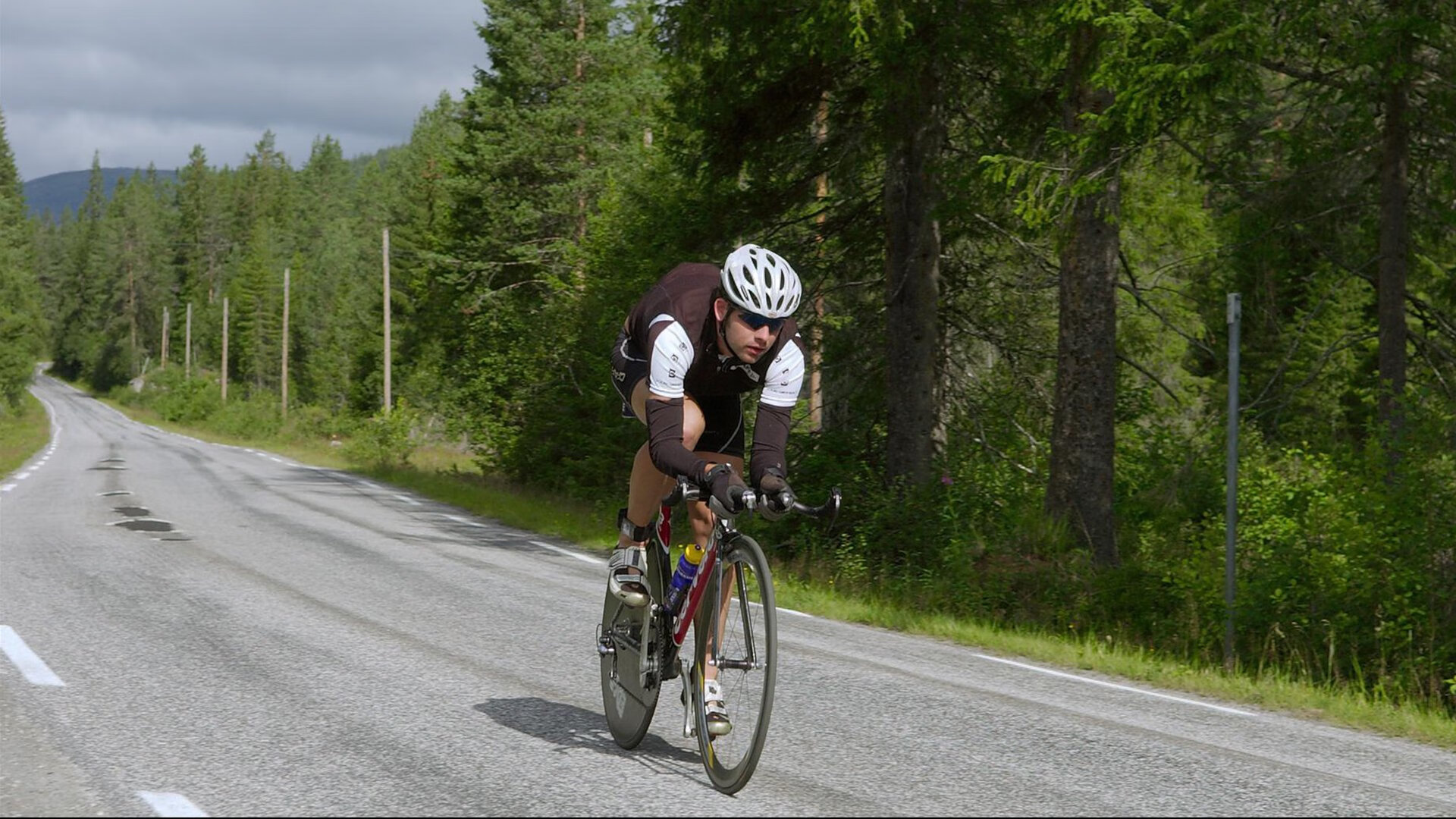 当东方铁骑遇上西方铁卫，卡瓦哈尔的爆发与伊朗足球的晋级启示录